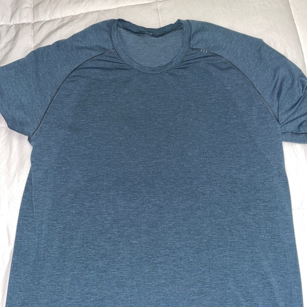 Lululemon metal vent T-shirt